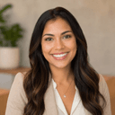 Laila, FoxtINN contact · schedules demos and converses in the language you desire